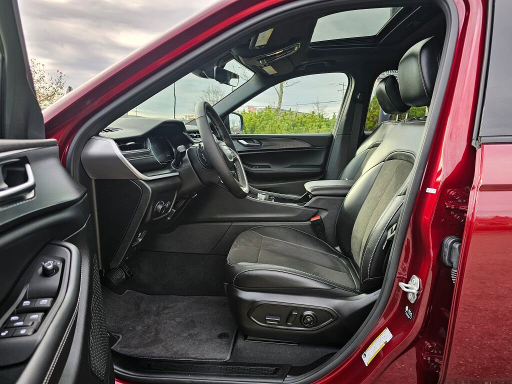 New 2025 Jeep Grand Cherokee L Altitude image 18