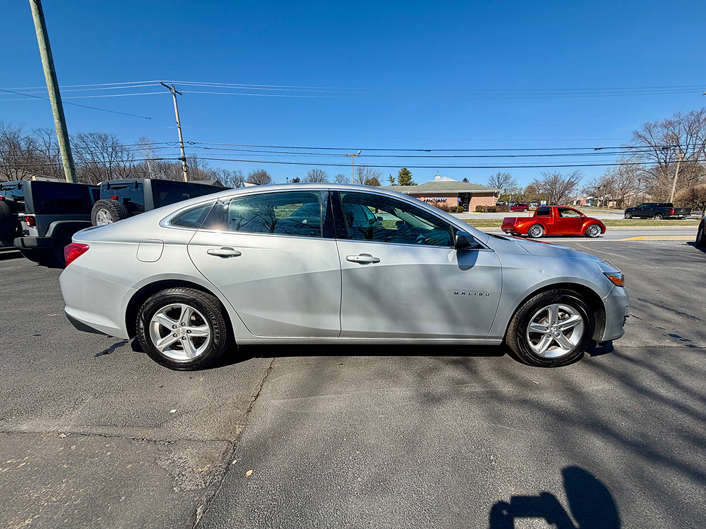 Used 2021 Chevrolet Malibu LS FWD image 4