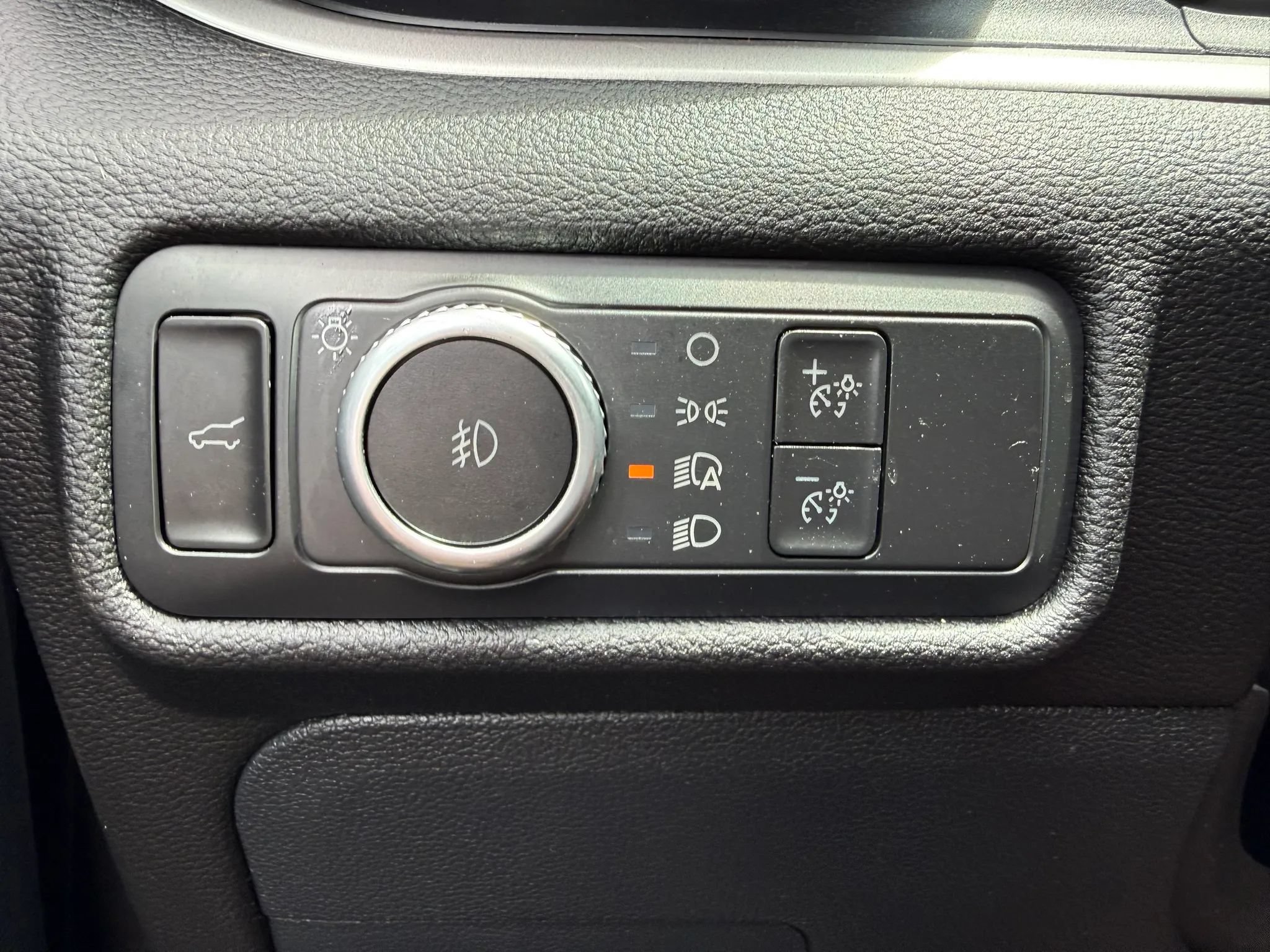 Used 2022 Ford Explorer XLT w/ Equipment Group 202A AWD/4WD image 30