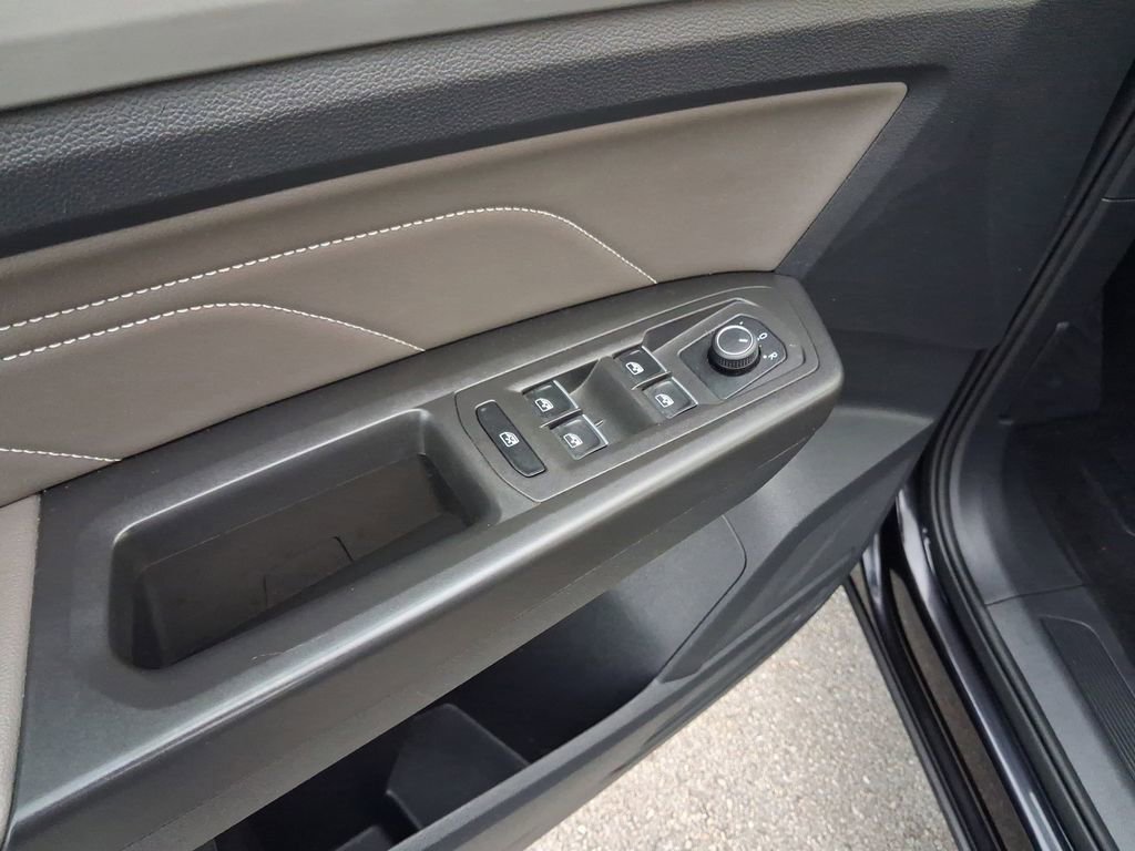 Certified 2022 Volkswagen Atlas Cross Sport SE image 16
