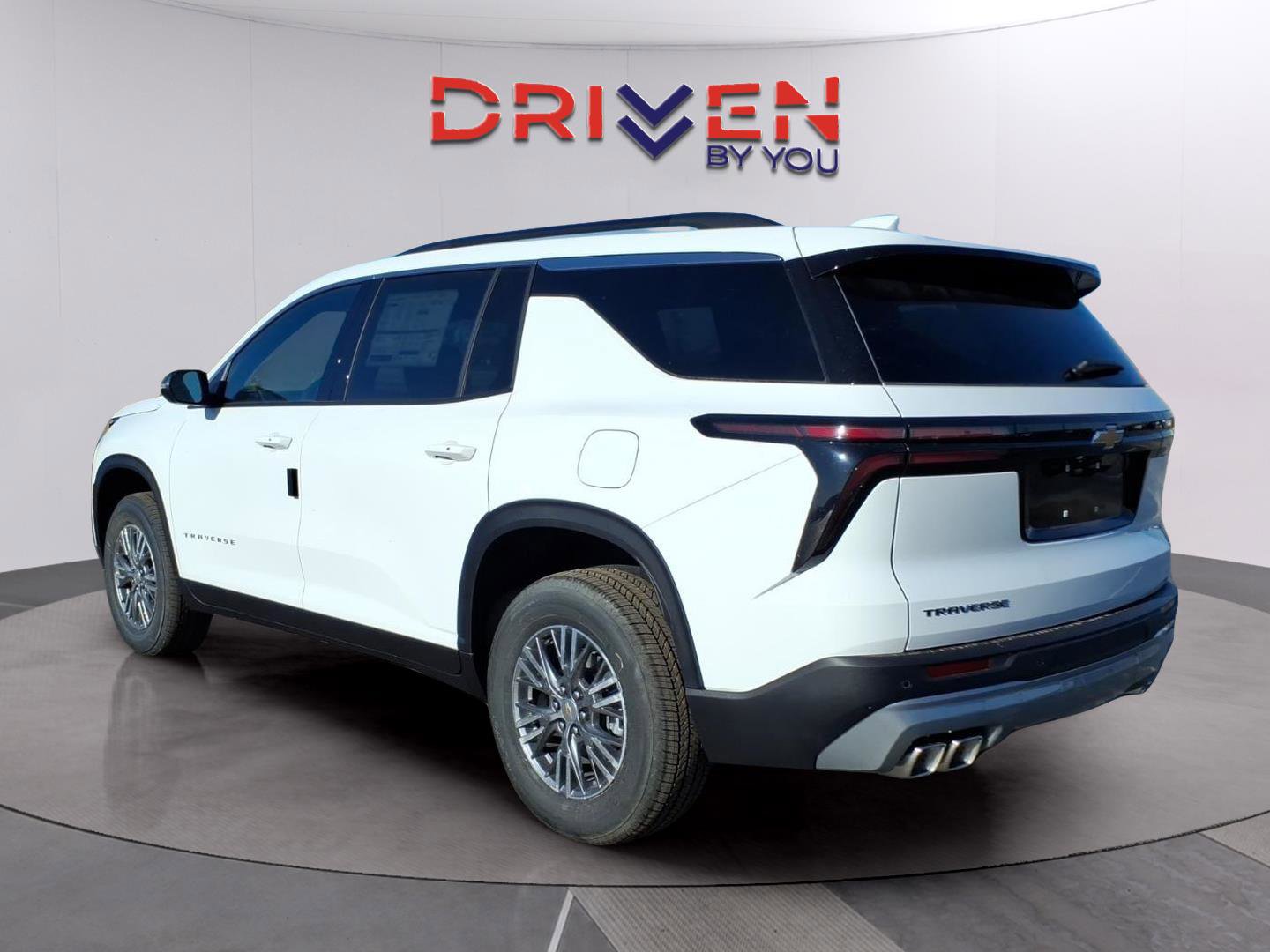 New 2026 Chevrolet Traverse LT image 3