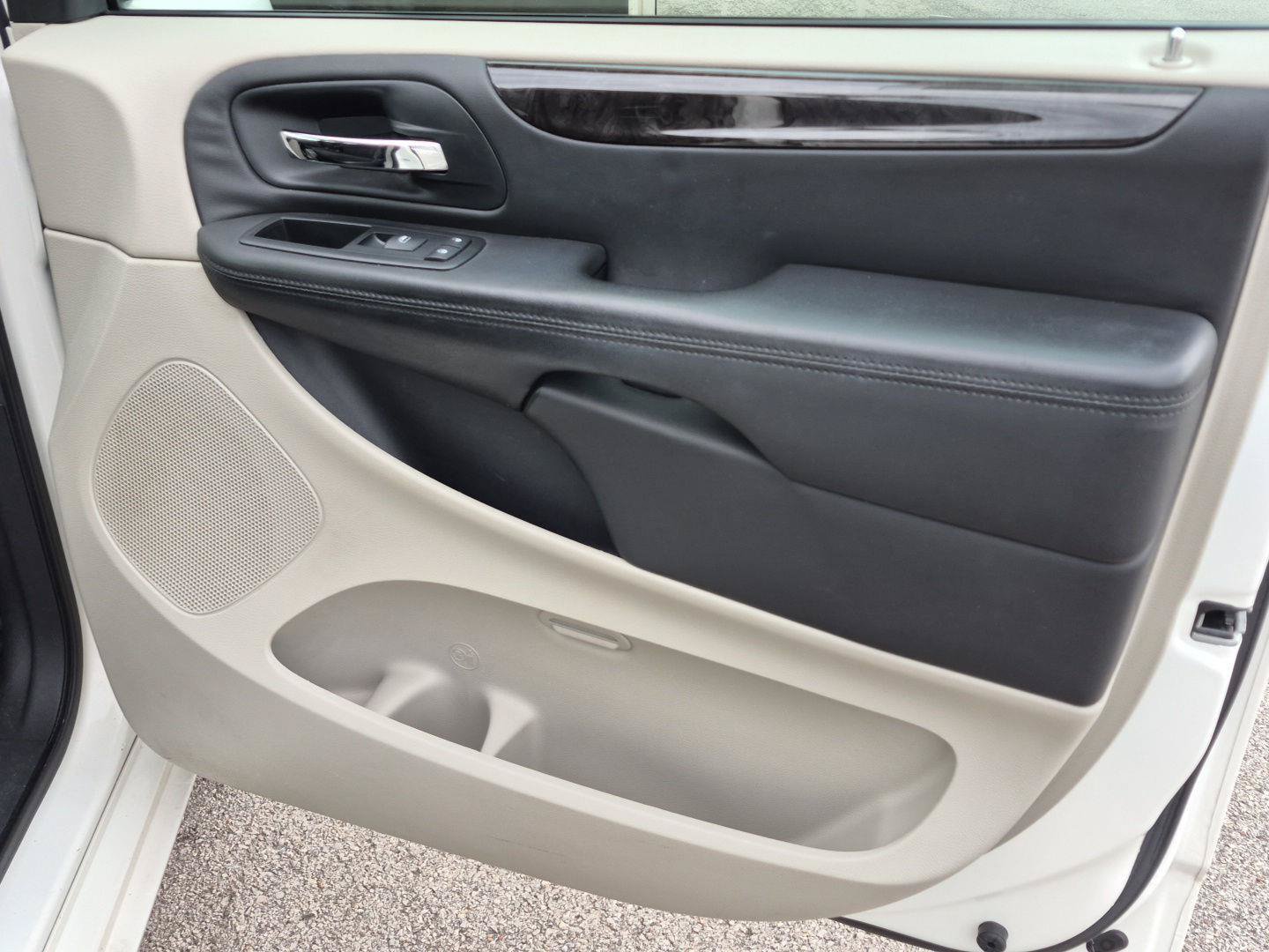 Used 2013 Dodge Grand Caravan SE FWD image 27