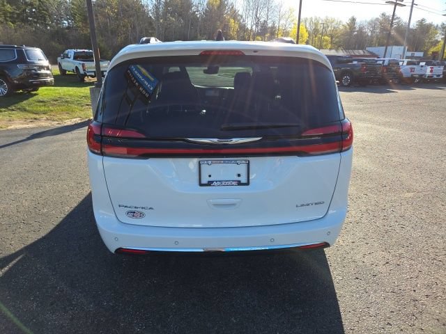 Used 2023 Chrysler Pacifica Limited FWD image 27