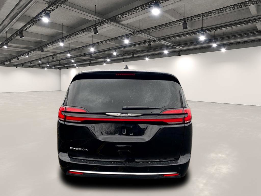 Used 2025 Chrysler Pacifica Select FWD image 6
