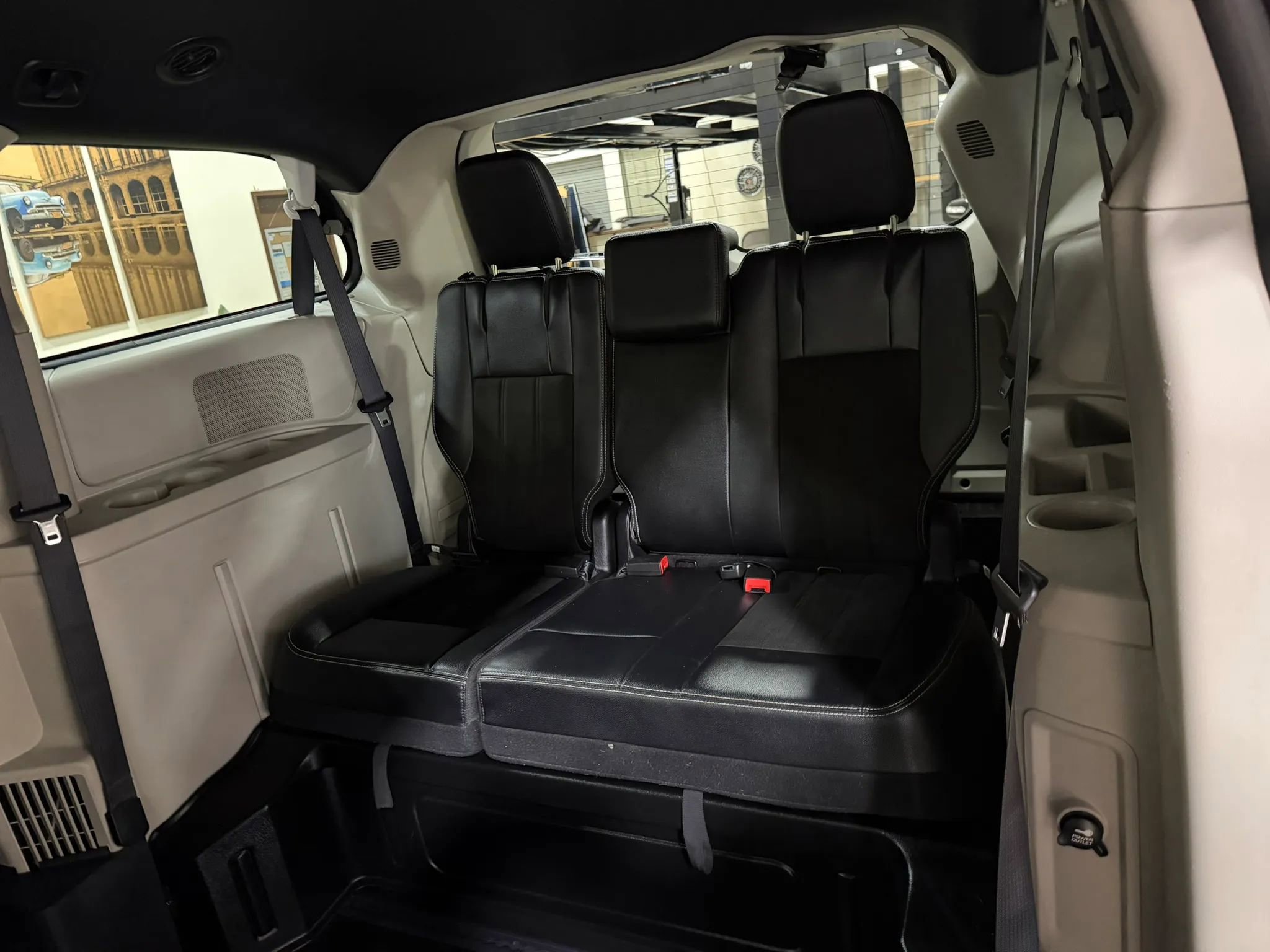 Used 2019 Dodge Grand Caravan SXT FWD image 17