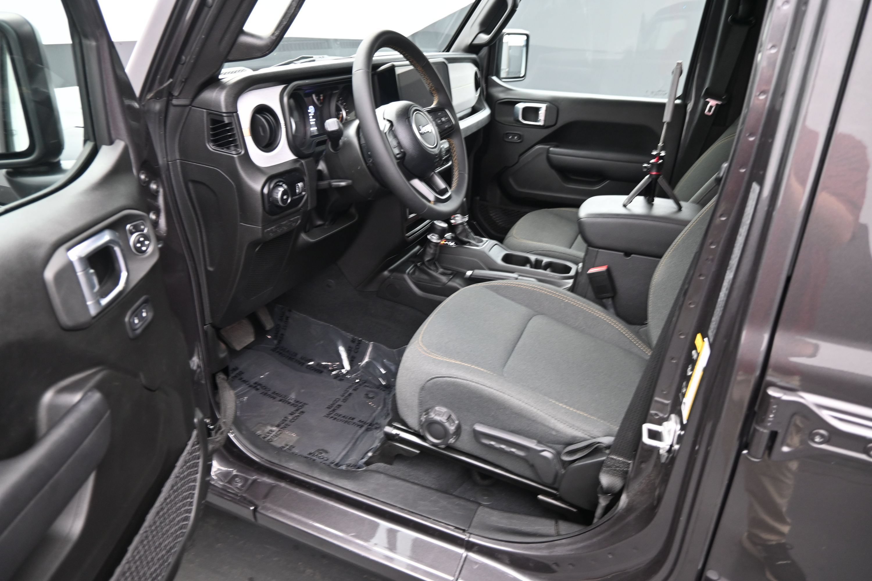 Used 2025 Jeep Wrangler Unlimited Sport AWD/4WD image 17