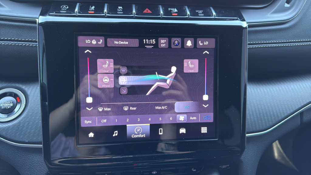 Used 2025 Jeep Grand Cherokee Altitude RWD image 25