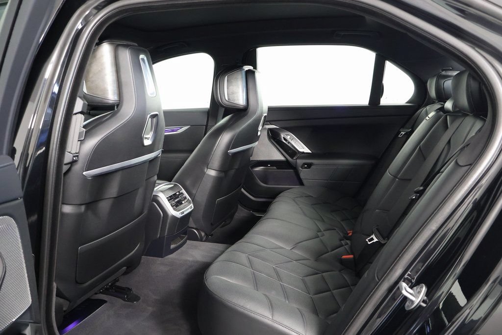 Used 2025 BMW 740i RWD image 11