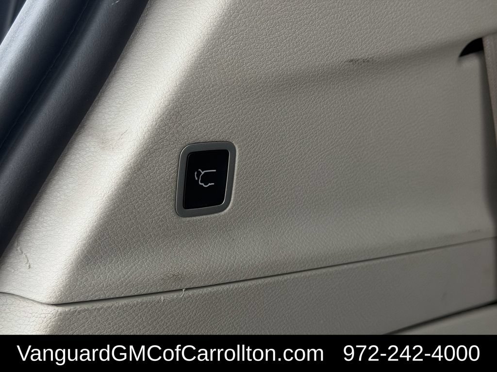 Used 2022 Chrysler Voyager LX FWD image 33