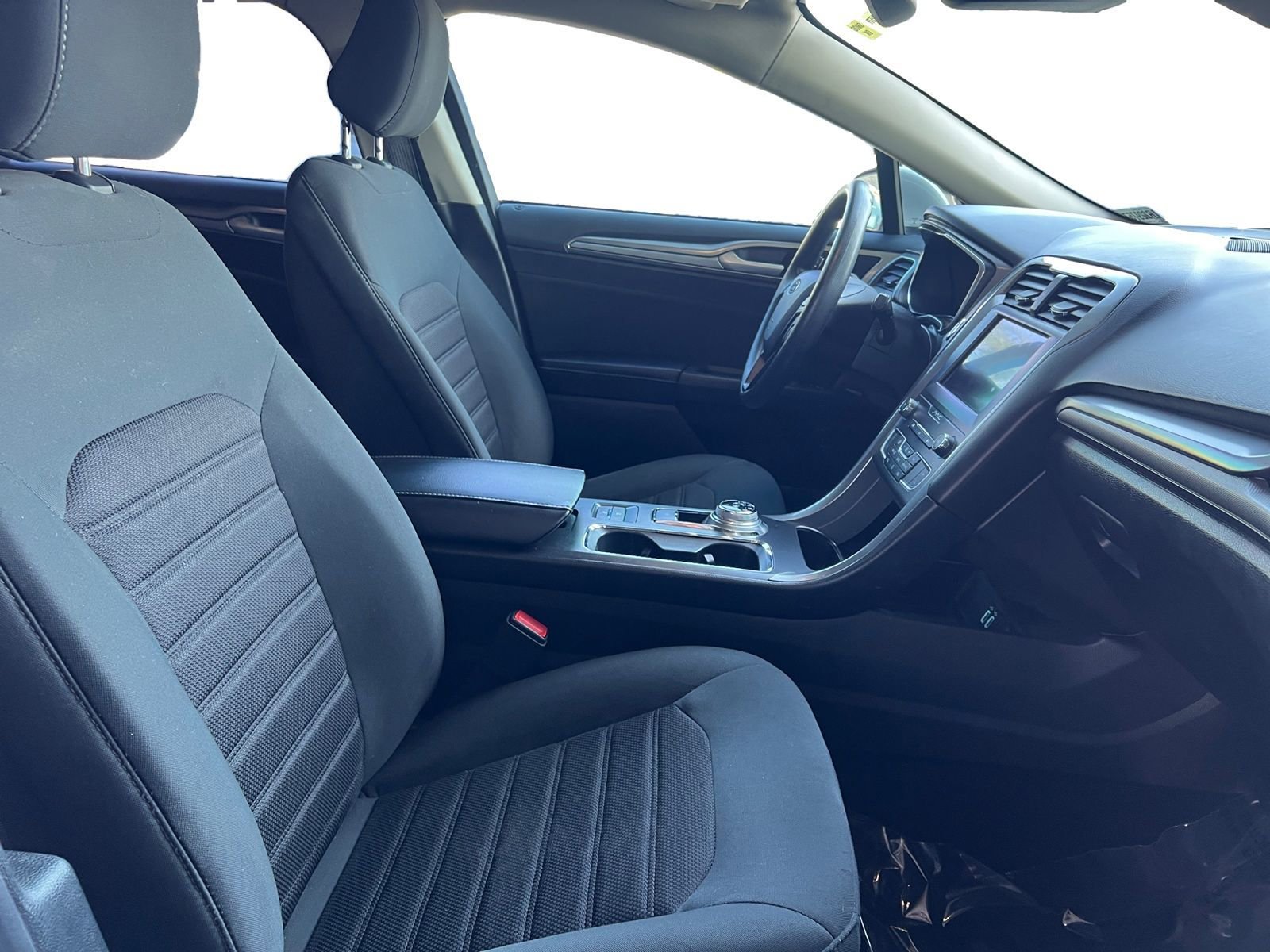 Used 2020 Ford Fusion SE FWD image 15