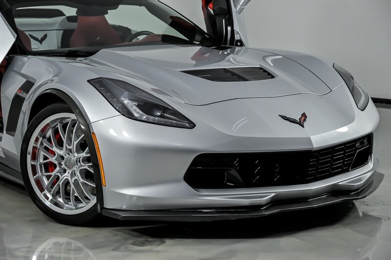 Used 2015 Chevrolet Corvette Z06 w/ 3LZ Preferred Equipment Group RWD image 2