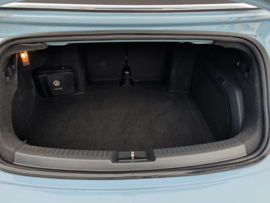 Used 2013 Volkswagen Beetle TDI image 19