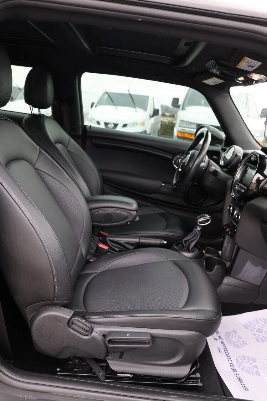 Used 2019 MINI Cooper 2-Door Hardtop image 13