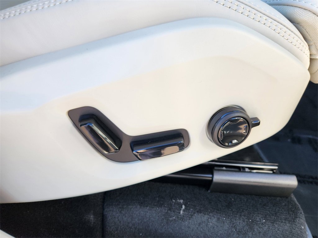 New 2026 Volvo XC90 B6 Ultra w/ Lounge Package image 20