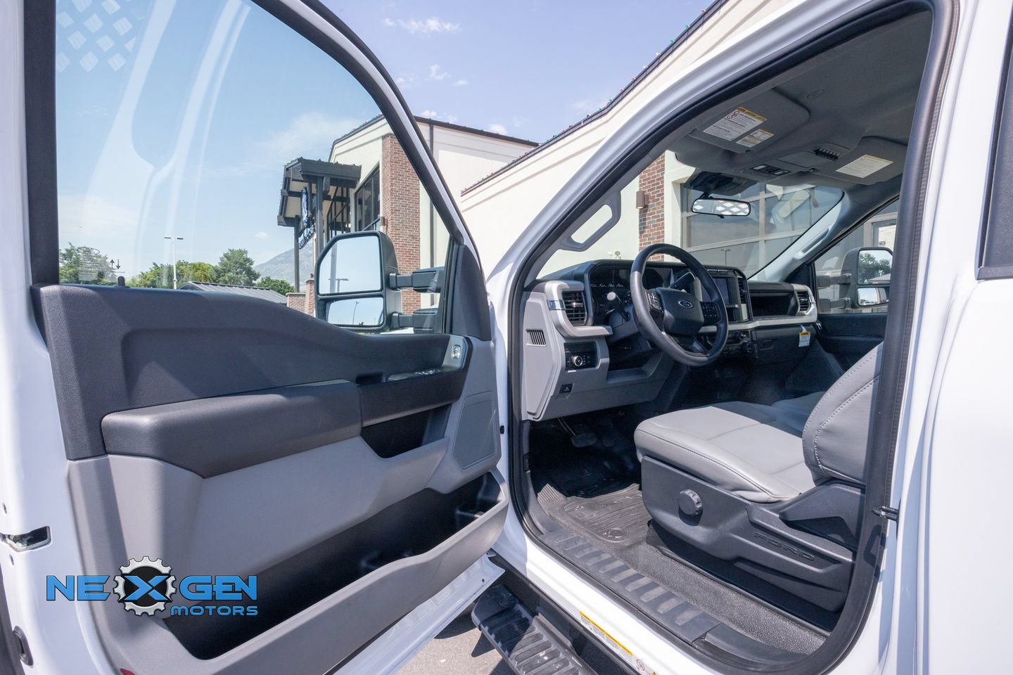 Used 2024 Ford F550 2WD Regular Cab Super Duty image 9