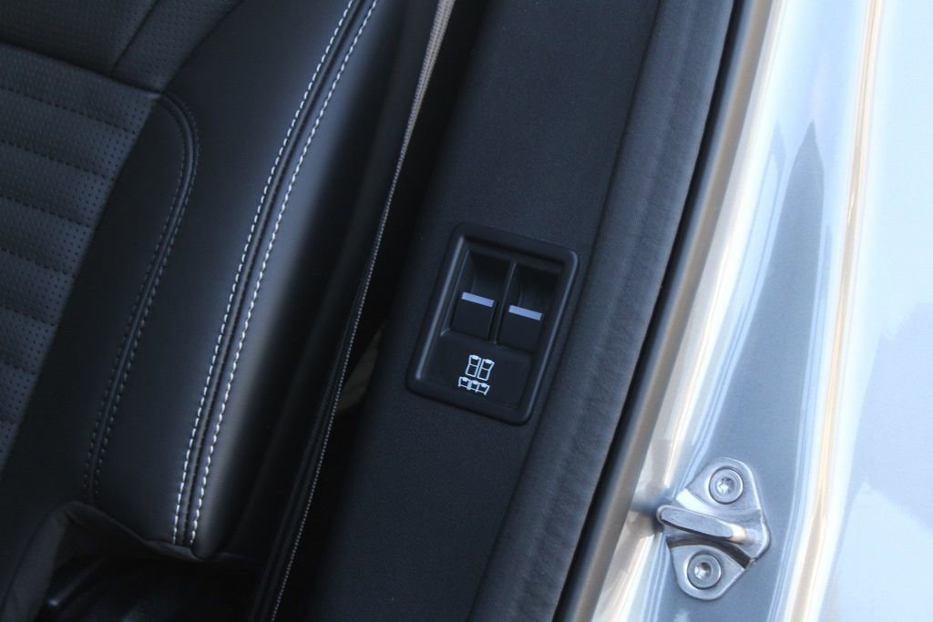 Certified 2025 Land Rover Discovery Dynamic SE image 38