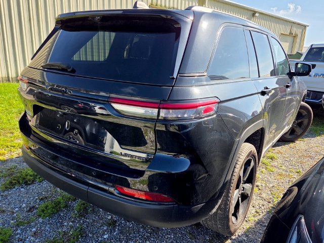 Used 2025 Jeep Grand Cherokee Limited w/ Luxury Tech Group II AWD/4WD image 5