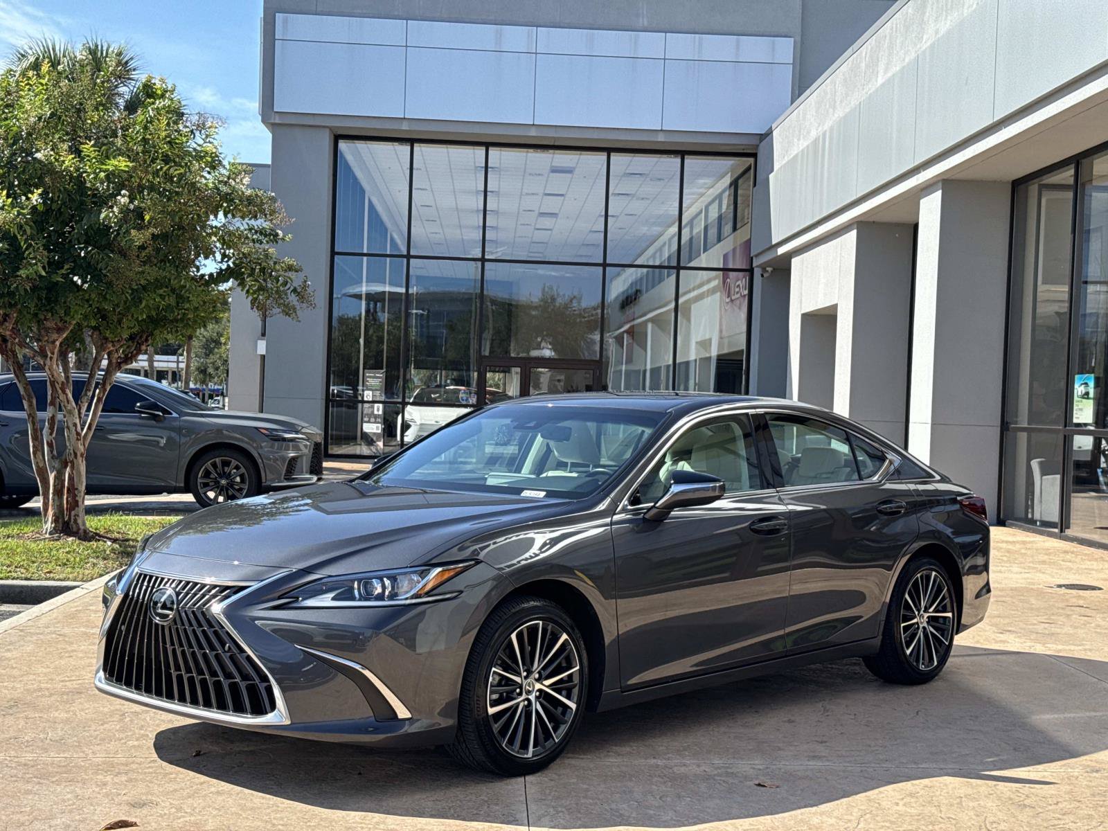 Certified 2025 Lexus ES 350 w/ Premium Package FWD image 7