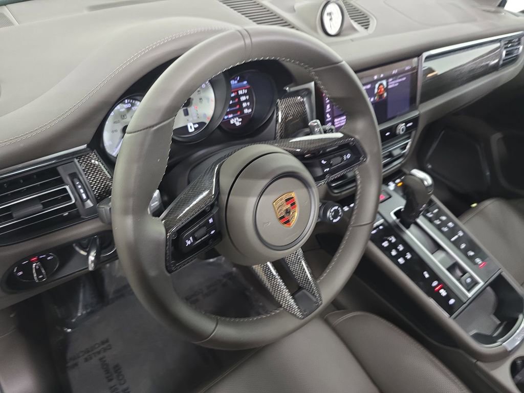 Certified 2025 Porsche Macan GTS image 4