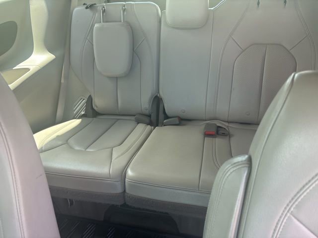 Used 2021 Chrysler Pacifica Touring-L FWD image 30