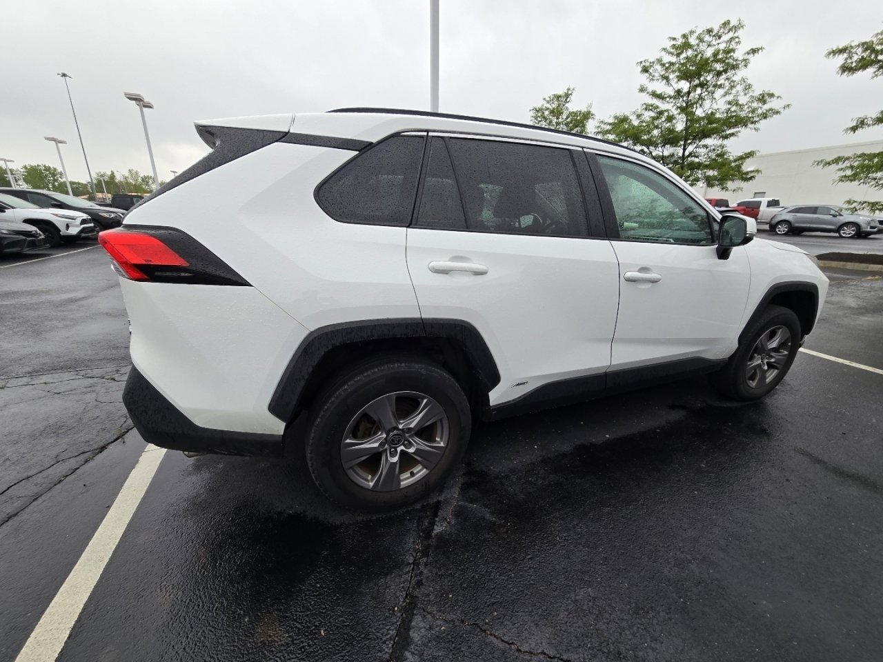 Used 2022 Toyota RAV4 XLE w/ Convenience Package AWD/4WD image 8