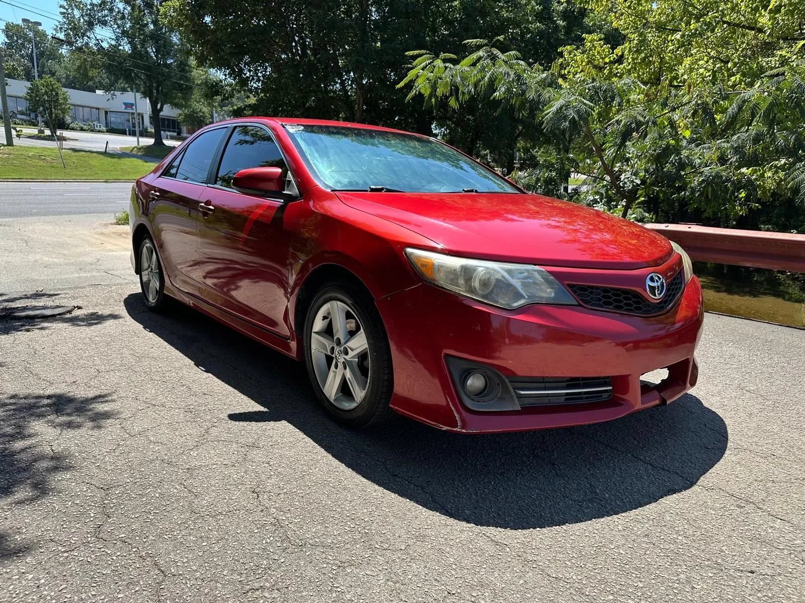 Used 2014 Toyota Camry SE FWD image 3