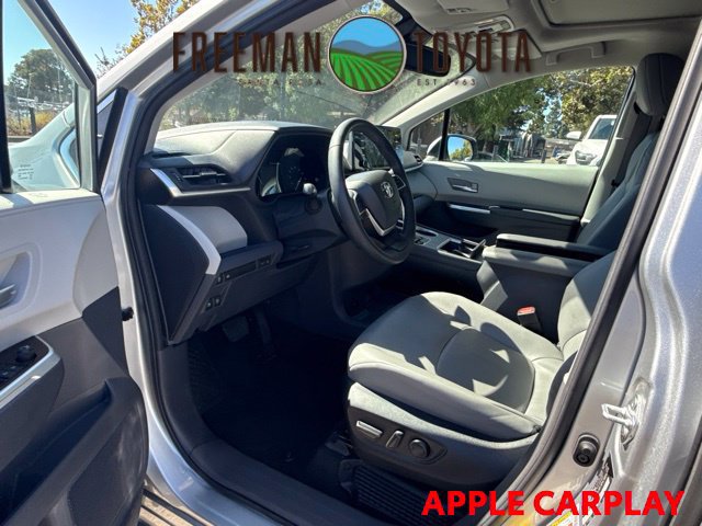 Used 2023 Toyota Sienna XLE FWD image 7