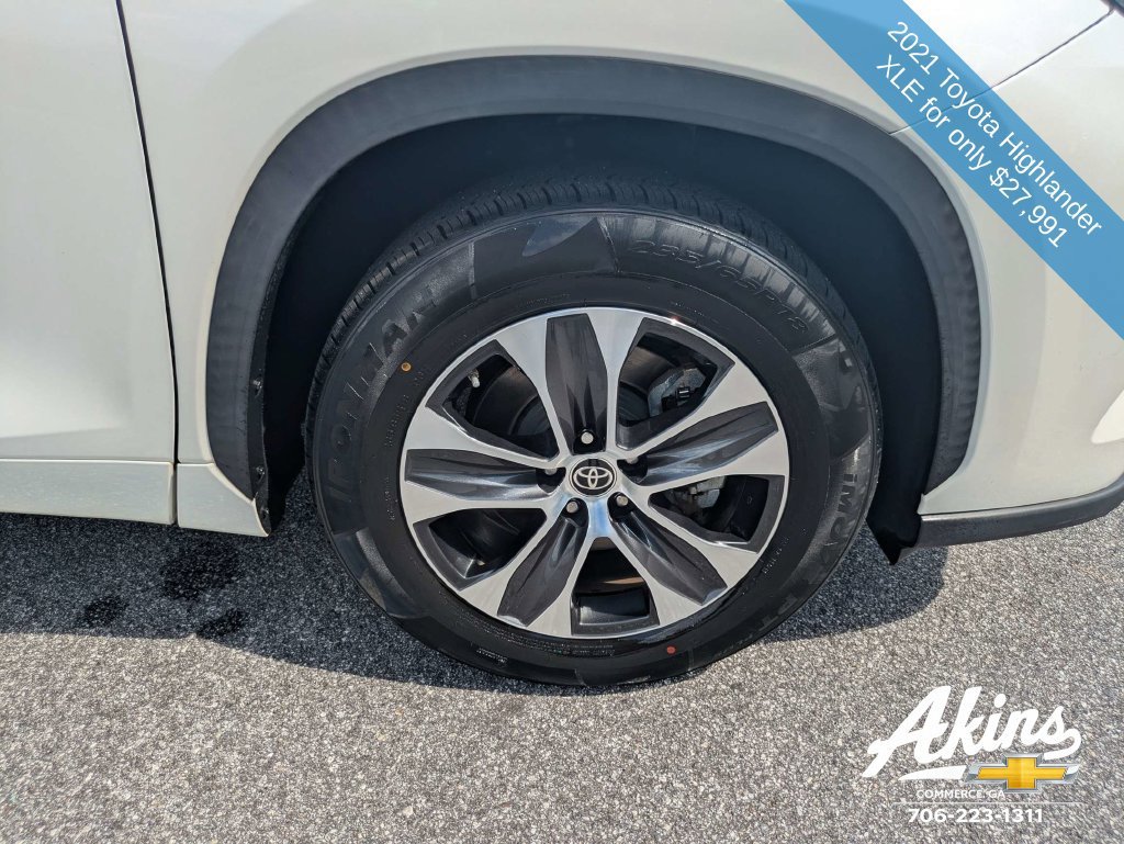 Used 2021 Toyota Highlander XLE FWD image 11