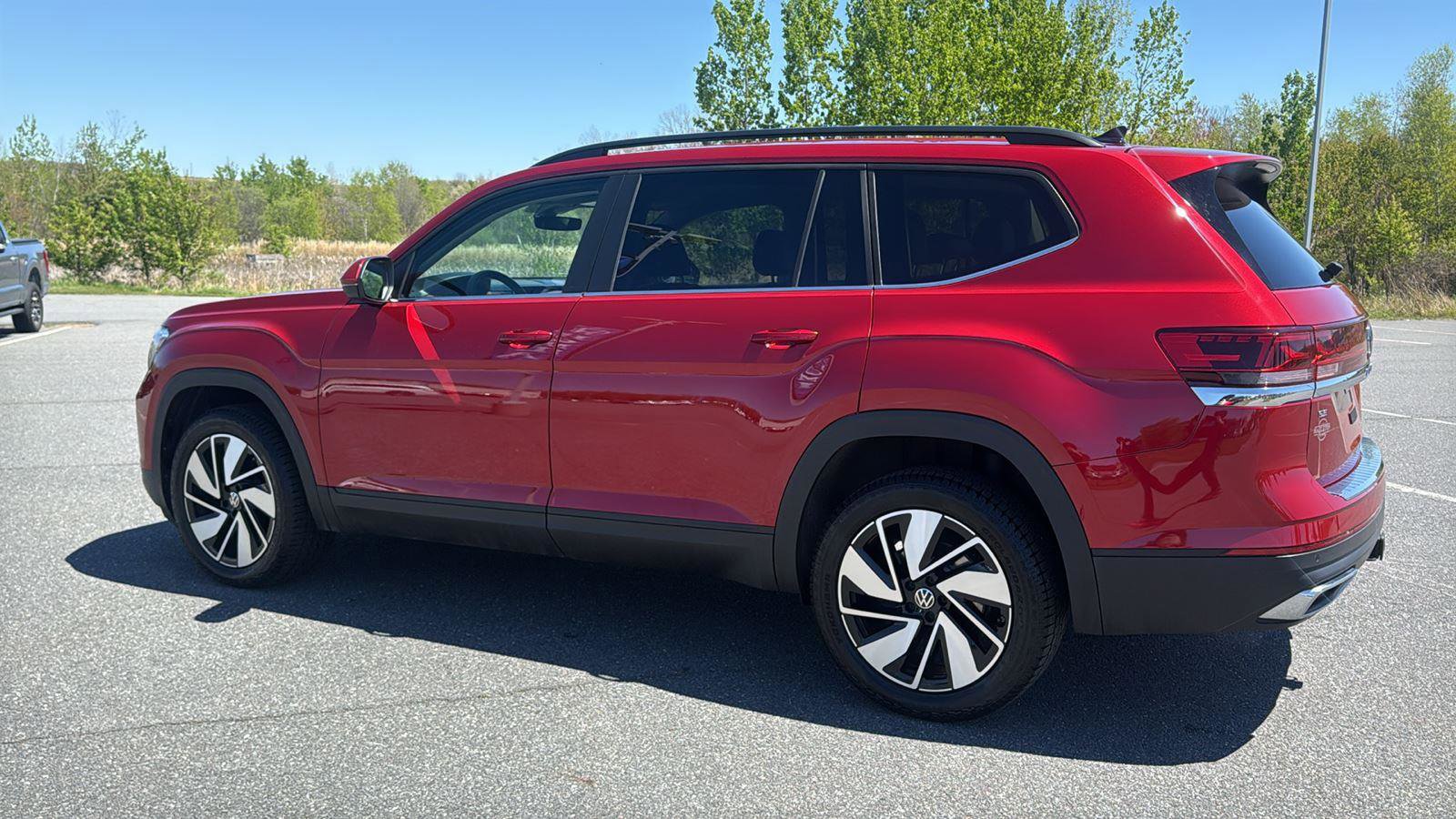 Used 2024 Volkswagen Atlas SE AWD/4WD image 9