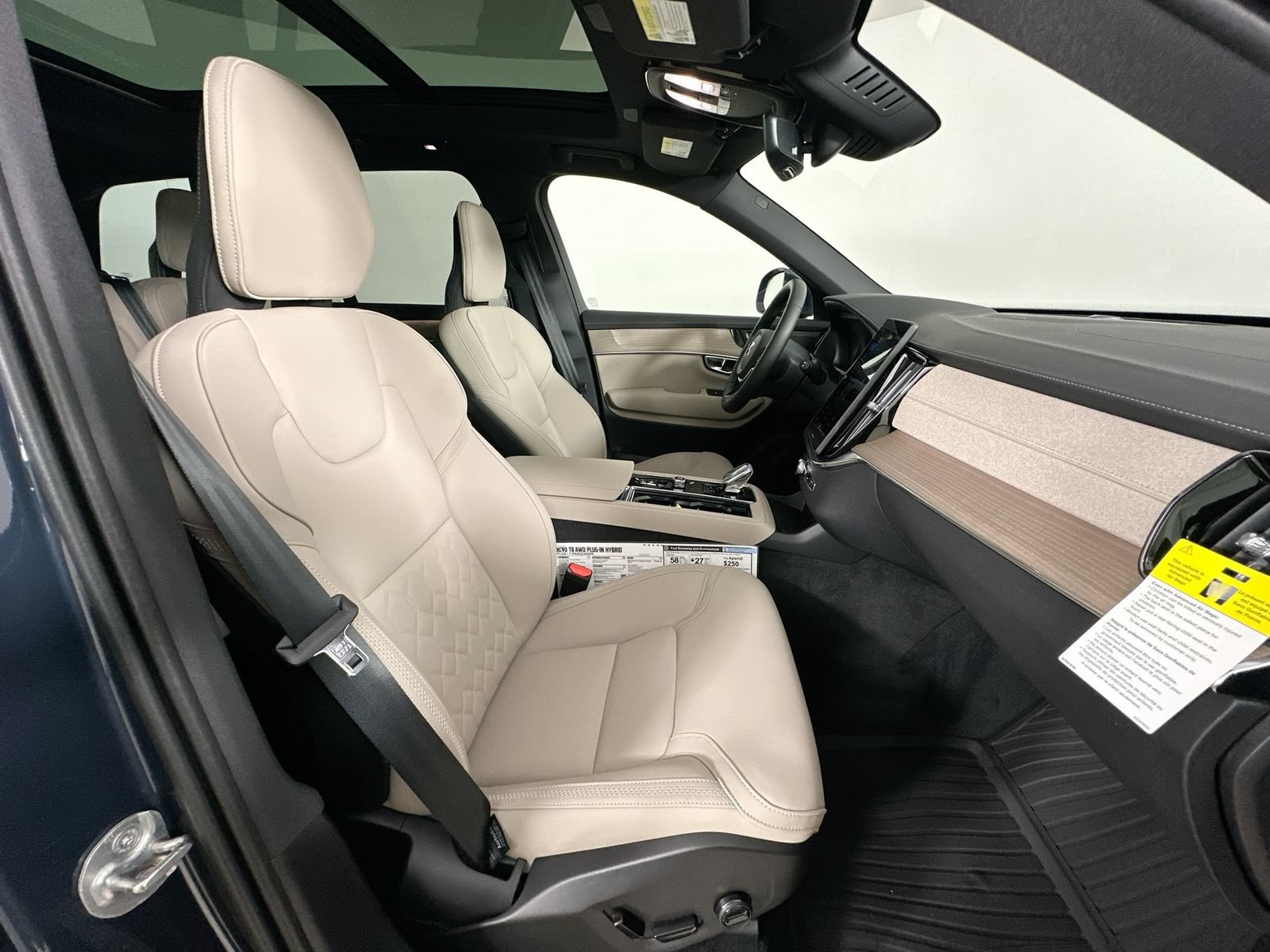New 2026 Volvo XC90 T8 Plus w/ Protection Package Premier AWD/4WD image 43
