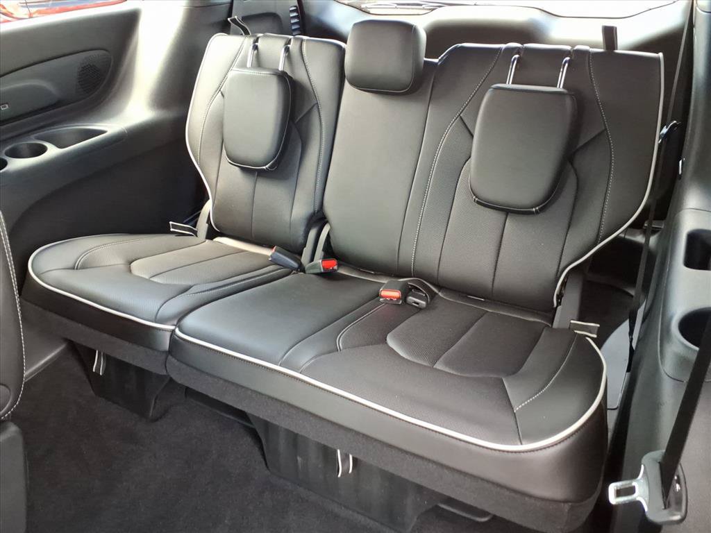 New 2027 Chrysler Pacifica Limited AWD/4WD image 14