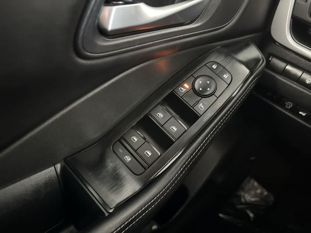 Used 2025 Nissan Rogue SV AWD/4WD image 16