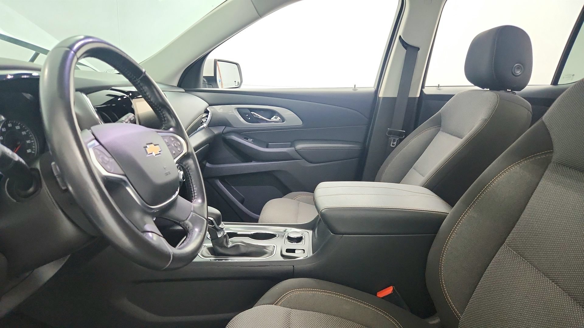 Used 2021 Chevrolet Traverse LT FWD image 17