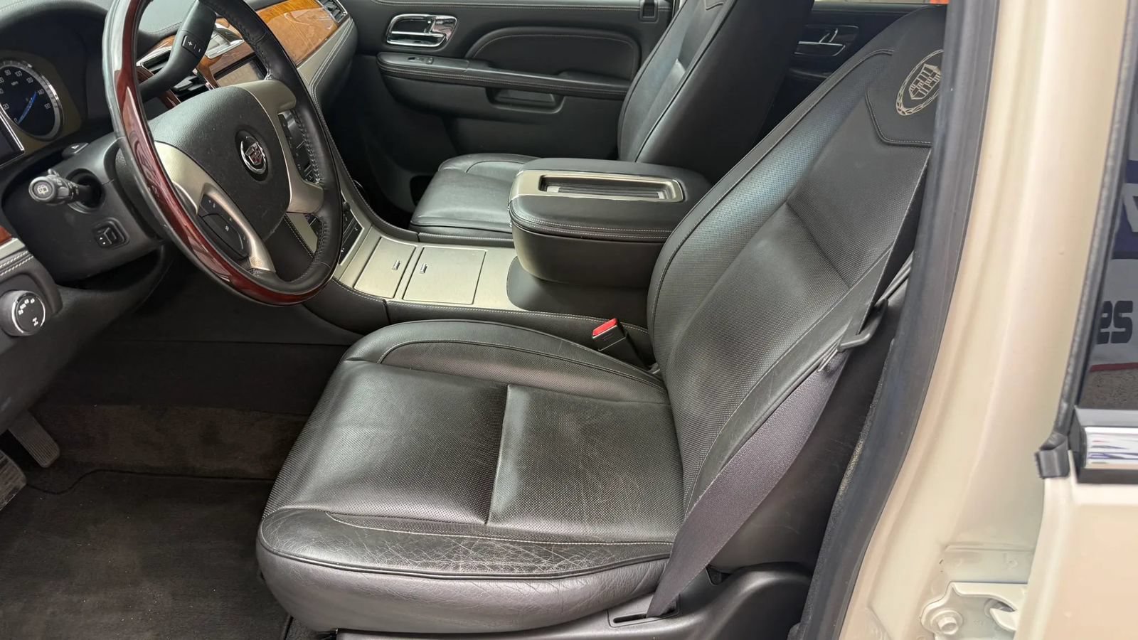 Used 2012 Cadillac Escalade Platinum AWD/4WD image 15