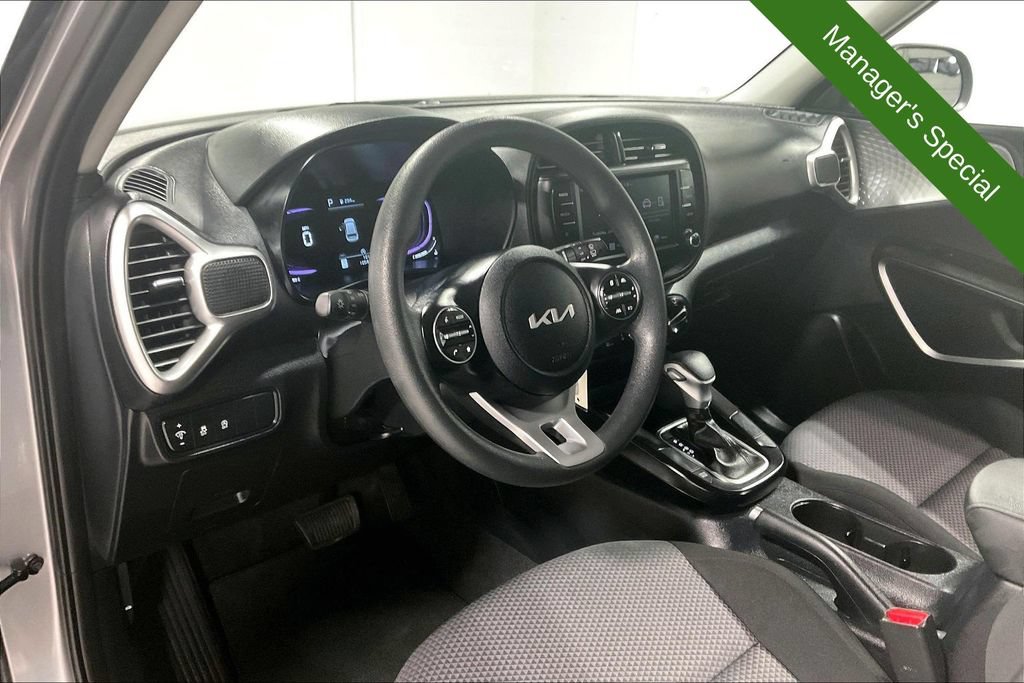 Used 2025 Kia Soul LX w/ LX Technology Package FWD image 16