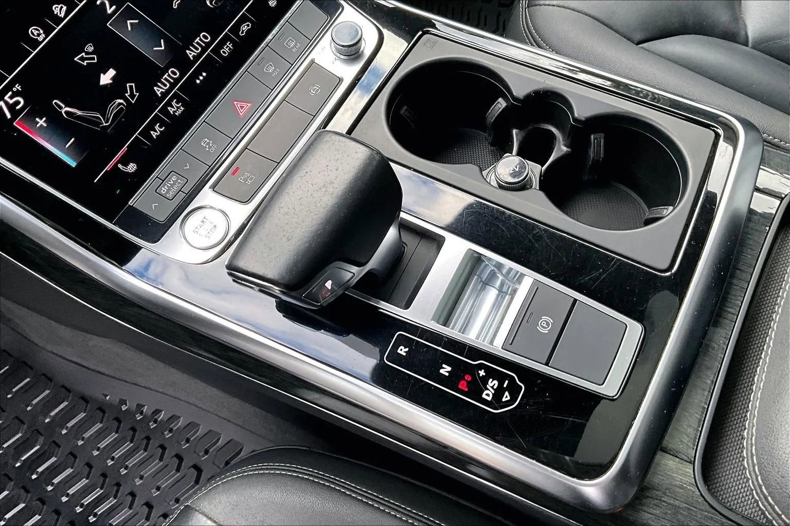 Used 2019 Audi Q8 Premium image 15