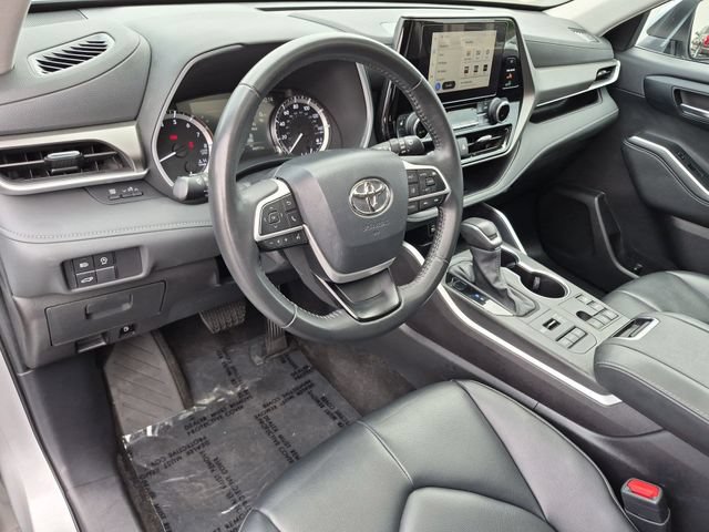 Certified 2024 Toyota Highlander XLE AWD/4WD image 11