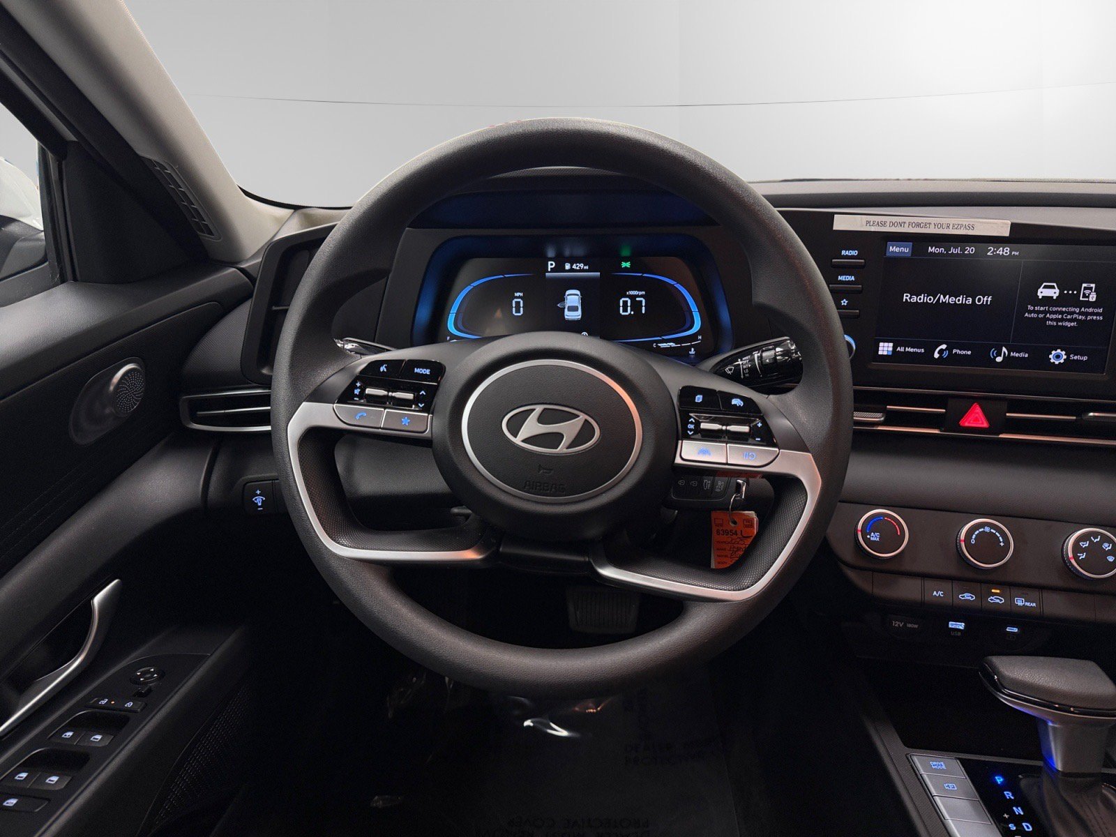 Used 2025 Hyundai Elantra SE FWD image 12