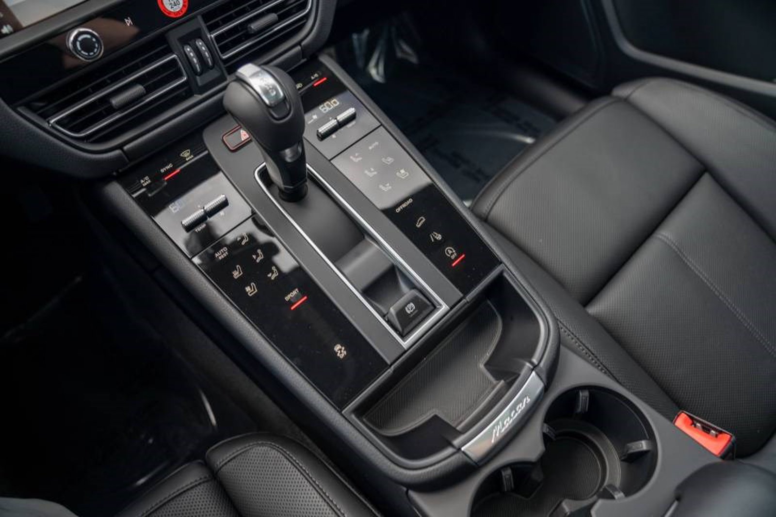 New 2026 Porsche Macan AWD/4WD image 18