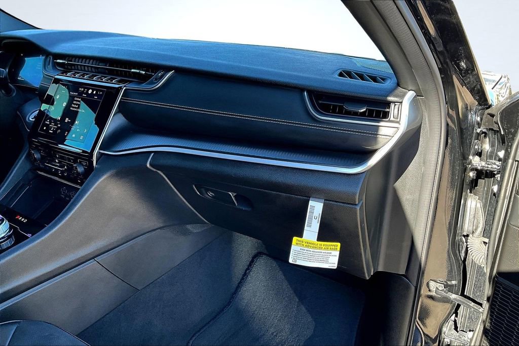 Used 2024 Jeep Grand Cherokee L Altitude image 17