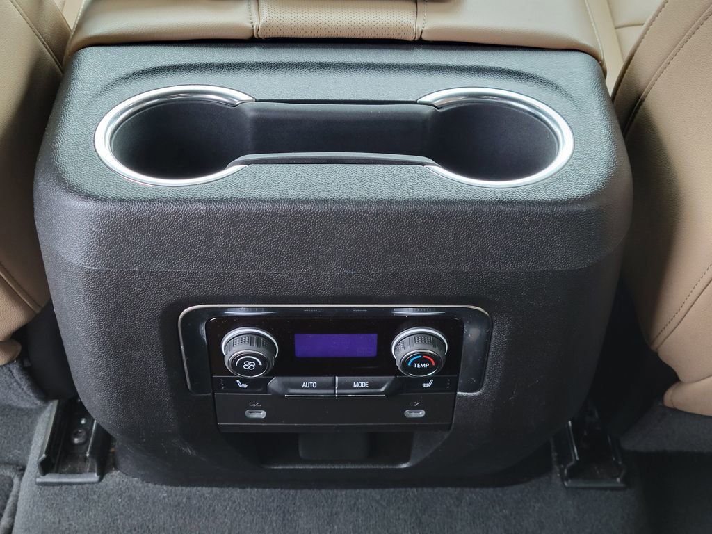 Used 2024 Chevrolet Suburban Premier image 16