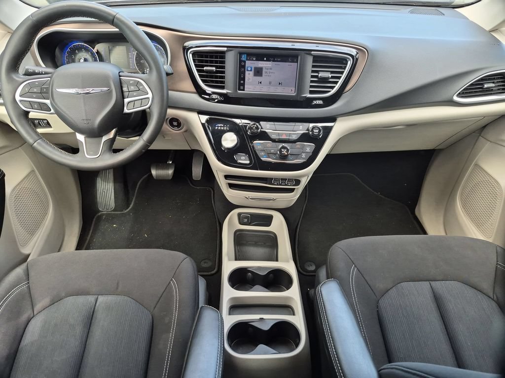 Used 2023 Chrysler Voyager LX FWD image 25