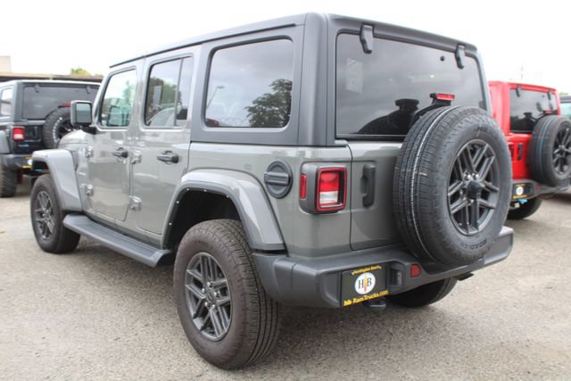 Used 2022 Jeep Wrangler Unlimited Sahara w/ Cold Weather Group AWD/4WD image 3