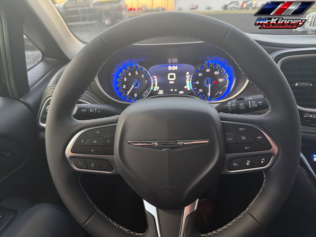 New 2026 Chrysler Pacifica Select FWD image 32