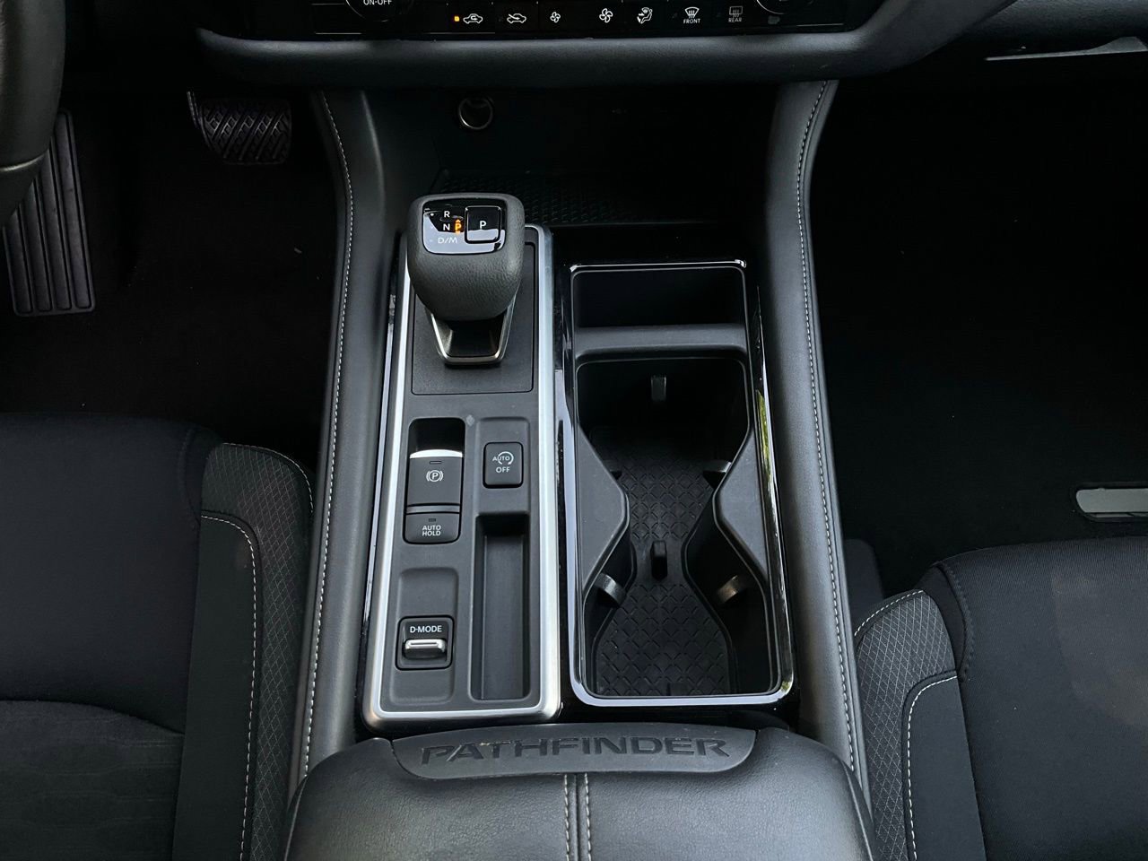 Used 2024 Nissan Pathfinder SV image 17