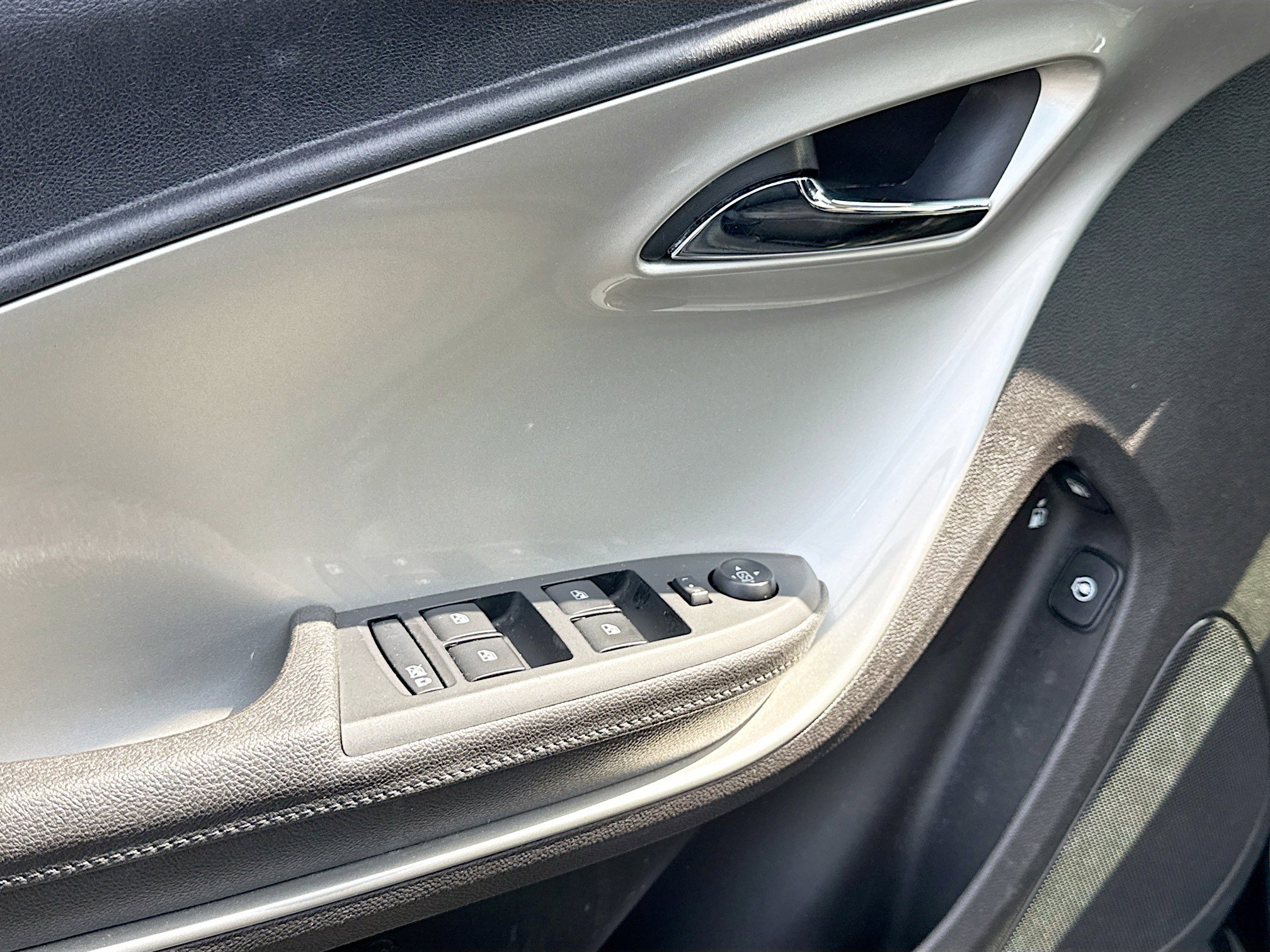 Used 2012 Chevrolet Volt FWD image 8