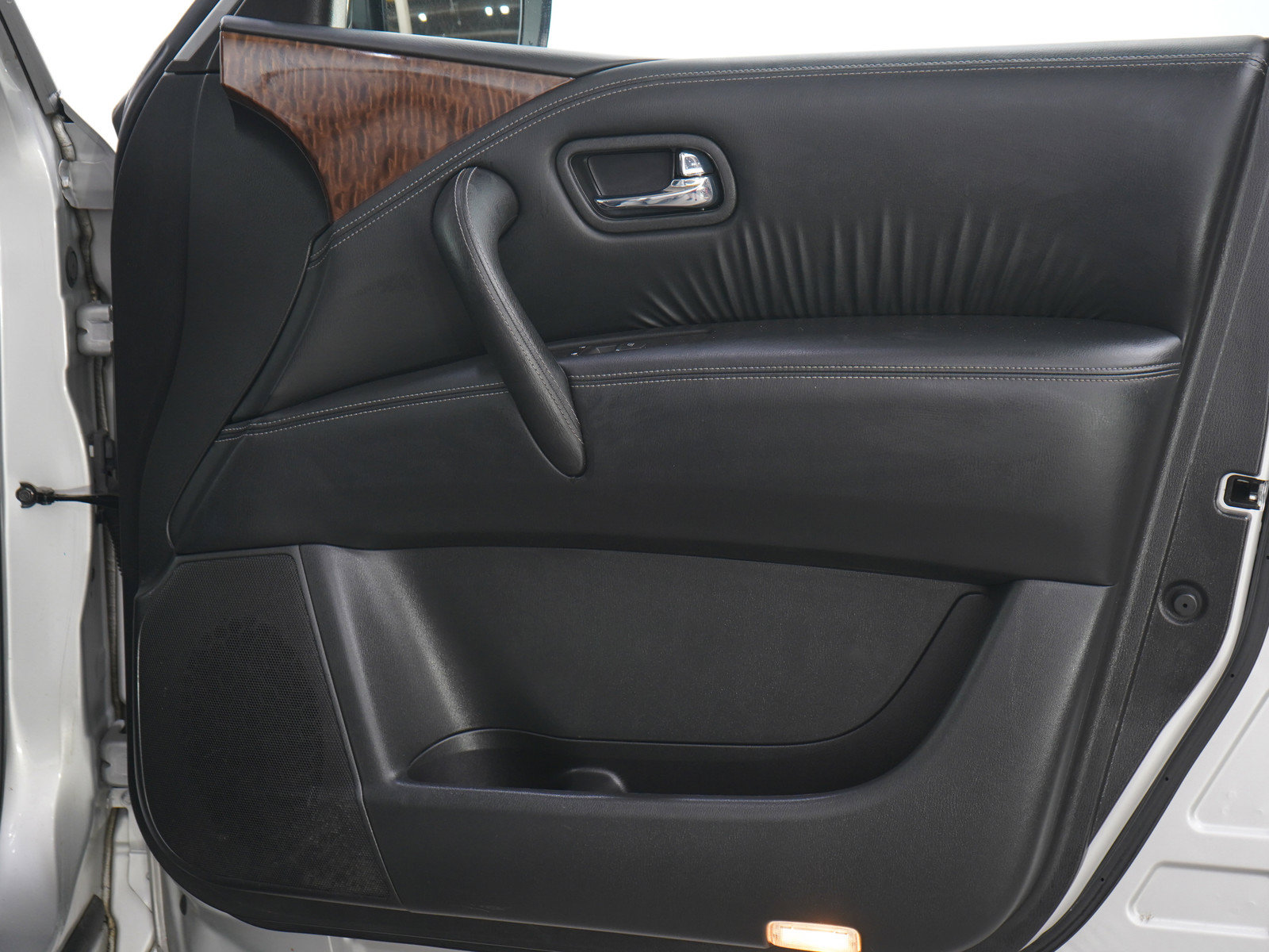 Used 2019 Nissan Armada SL w/ Premium Package AWD/4WD image 13