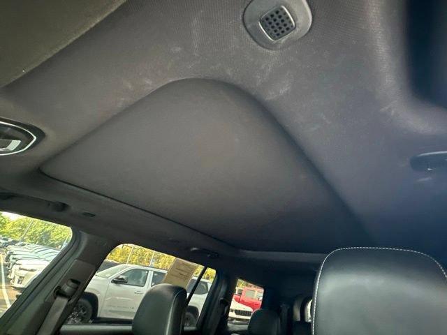 Used 2024 Jeep Grand Cherokee L Limited w/ Black Appearance Package AWD/4WD image 12
