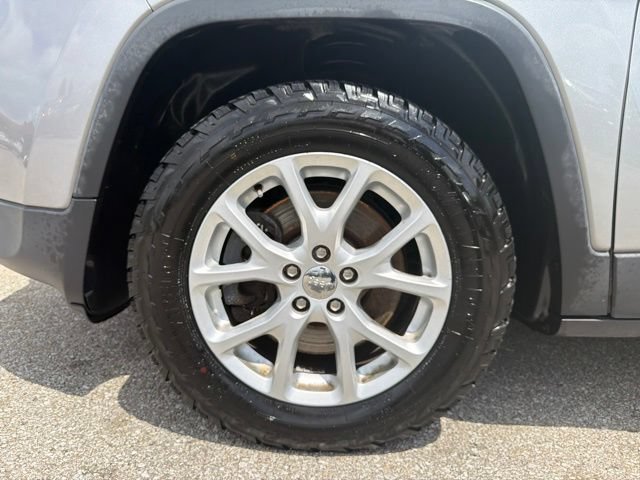 Used 2017 Jeep Cherokee Latitude w/ True North Edition AWD/4WD image 34
