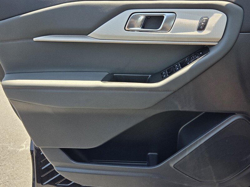Used 2025 Ford Explorer Active RWD image 28